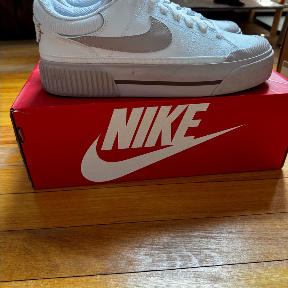 Nike White and purple Sneakers